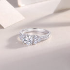 A Wedding Ring Set With 1-carat  S925 Silver