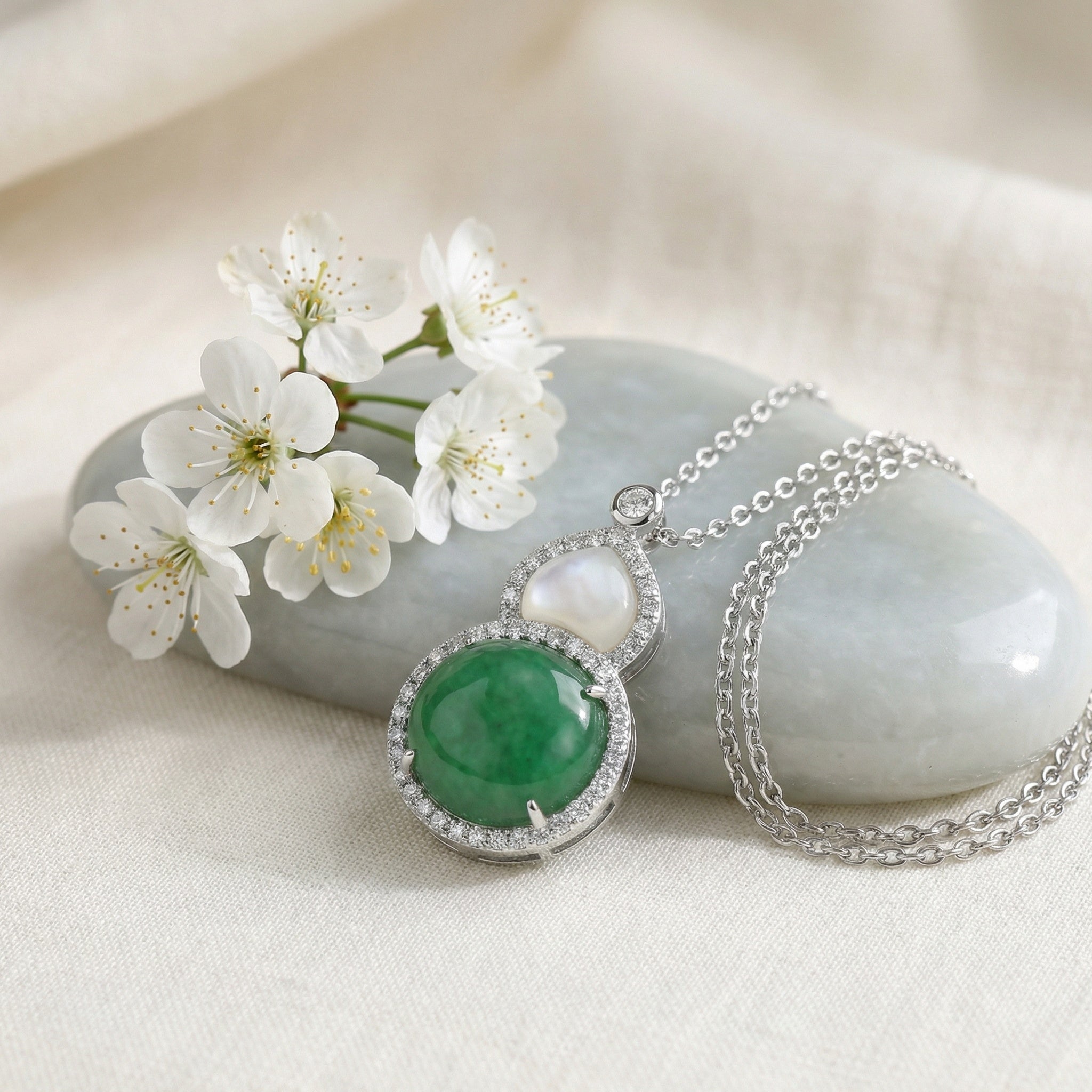 925 Sterling Silver Elegant Green Jadeite and Mother of Pearl