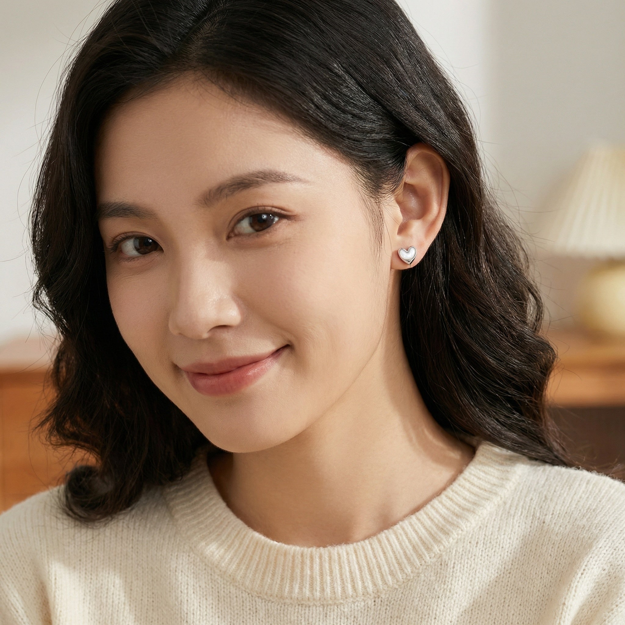 925 Sterling Silver Elegant Mother-of-Pearl Heart Stud Earrings