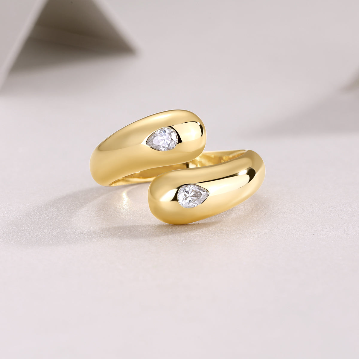 A Luxurious Jewelry Silver Ring Set