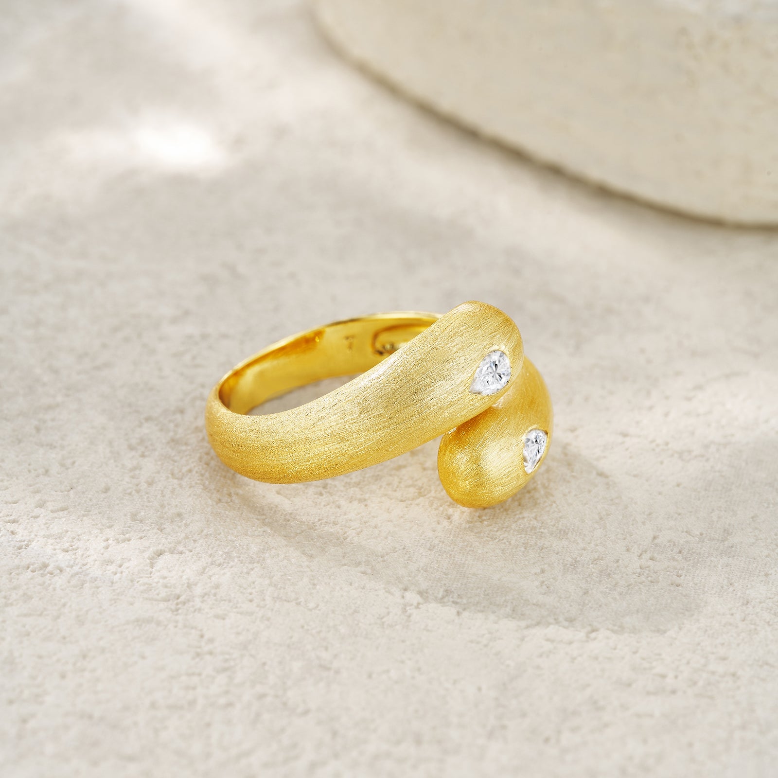 A Luxurious Jewelry Silver Ring Set