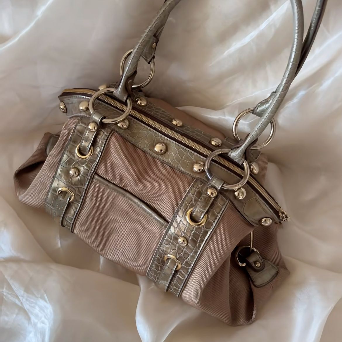 High-end Textured Underarm Bag With Studs