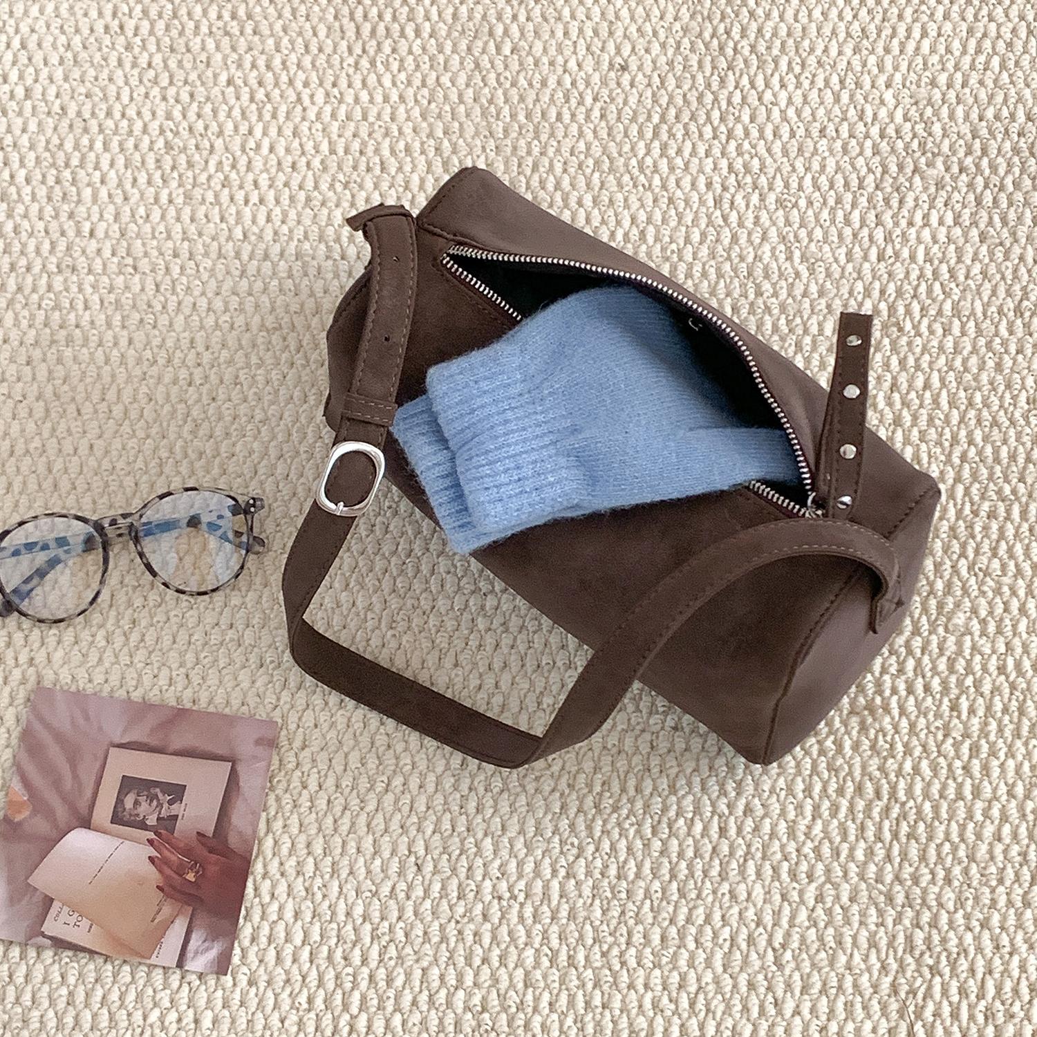 High-End Rivet Handheld Shoulder Bag For Women