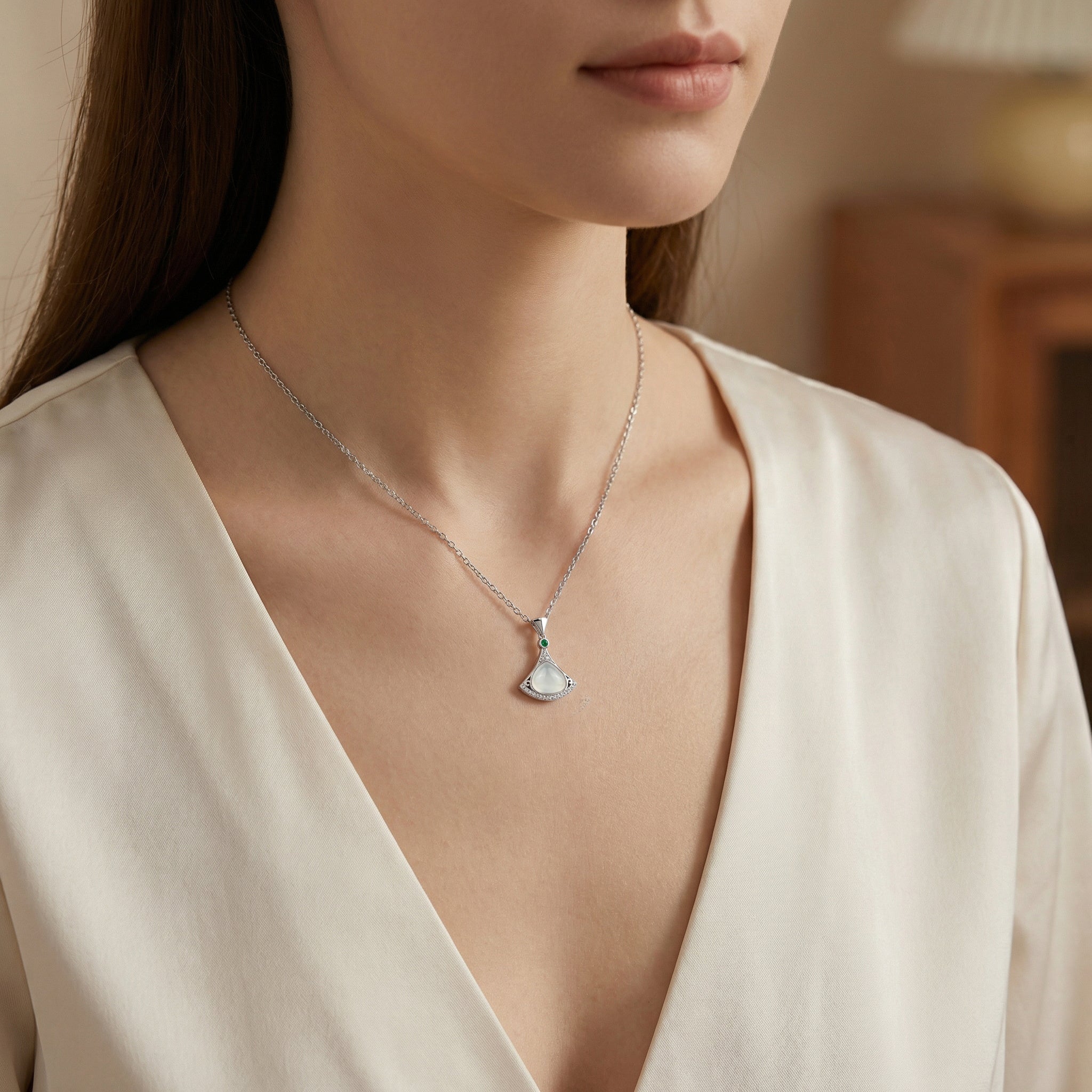 925 Sterling Silver Elegant Fan-Shaped Necklace