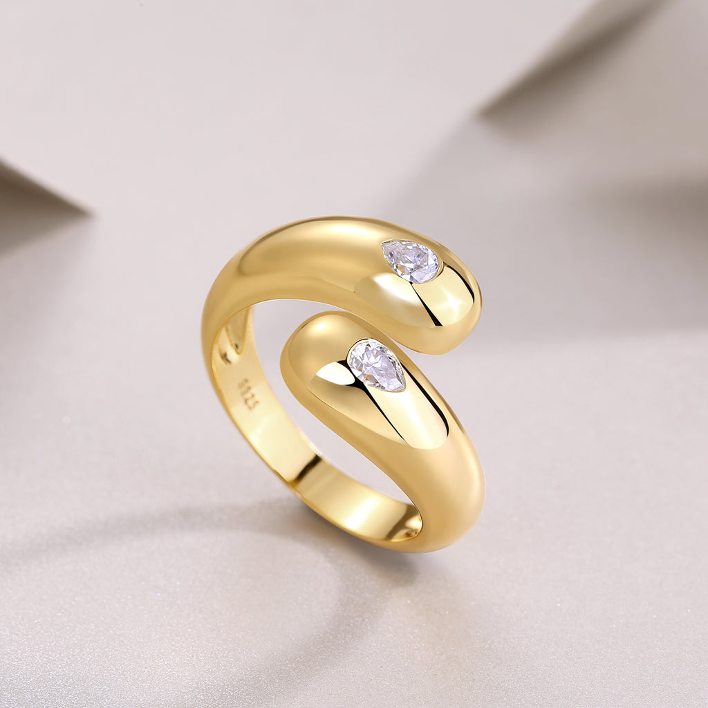 A Luxurious Jewelry Silver Ring Set