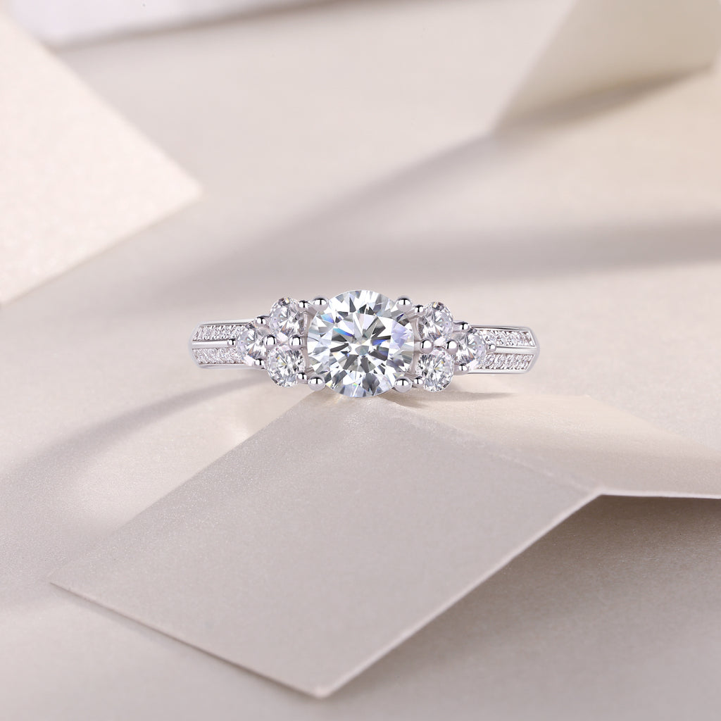 A Wedding Ring Set With 1-carat  S925 Silver