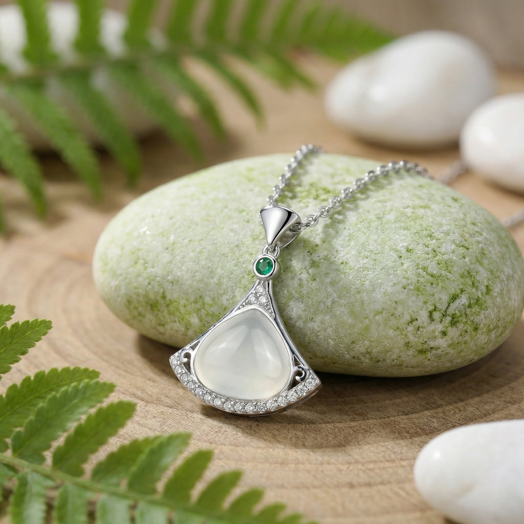 925 Sterling Silver Elegant Fan-Shaped Necklace