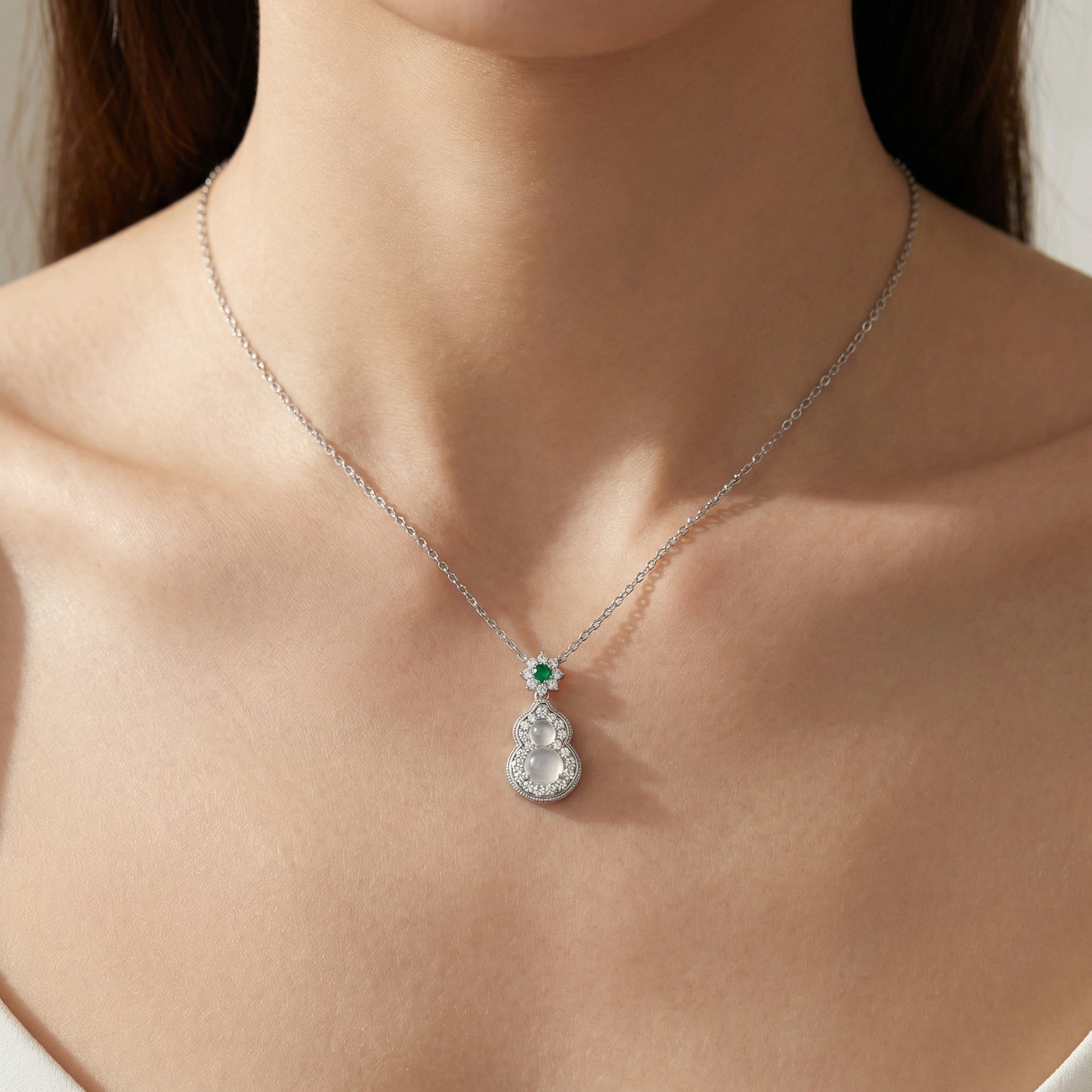 925 Sterling Silver Elegant Hulu Pendant Necklace  \