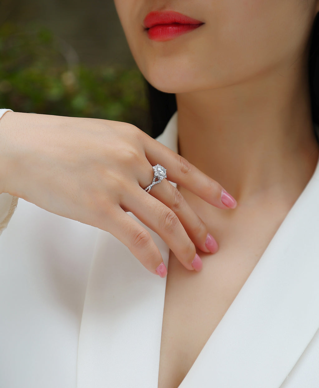 Hidden Poetry - A Wedding Ring Set With 1-carat