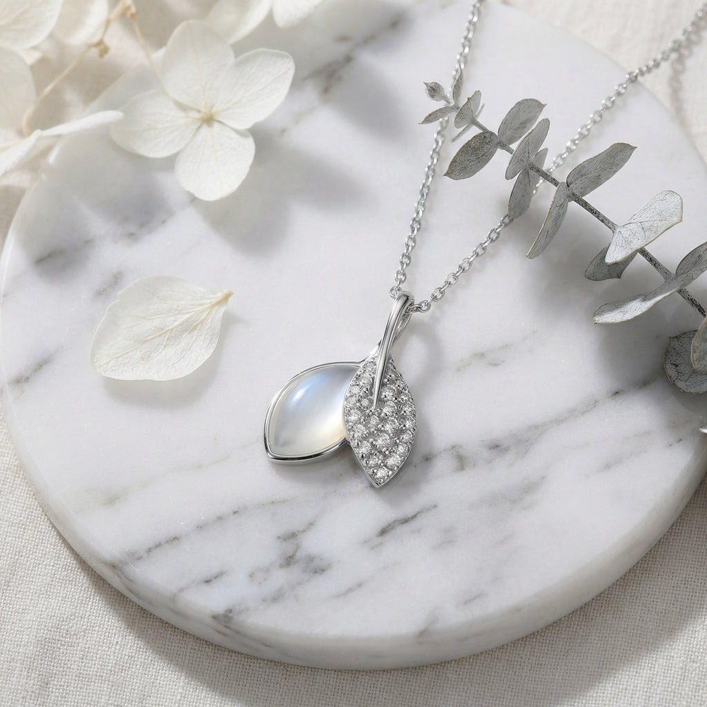 925 Sterling Silver Elegant Leaf Pendant Necklace