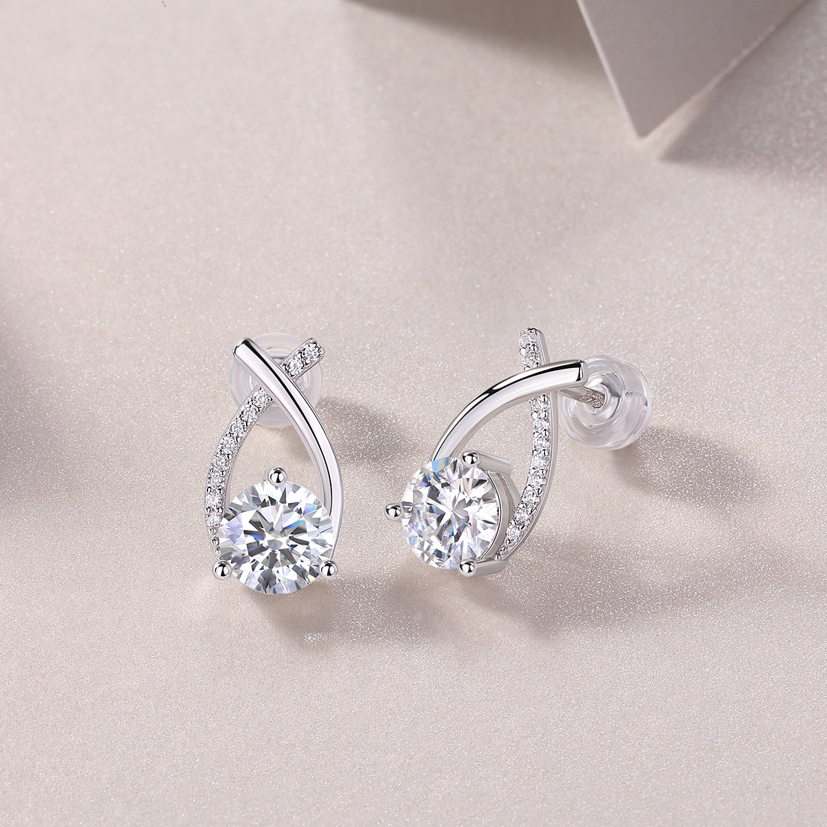 Stud Earrings Set With 1-carat Top-quality Moissanite S925